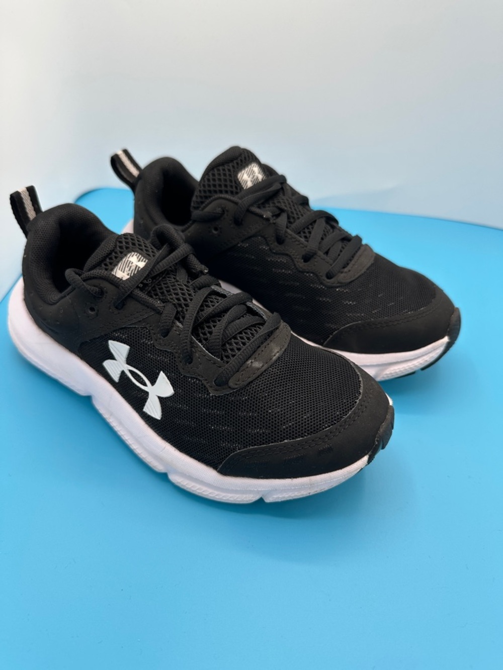 New! Under Armour BGS Assert 10 Wide - Youth Size 4